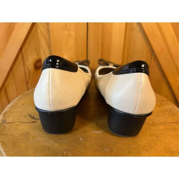 Anne Klein Sport Black Cream 1.75” Wedges Shoes Cap toe bow Size 7.5 Business Ca - Picture 4 of 8